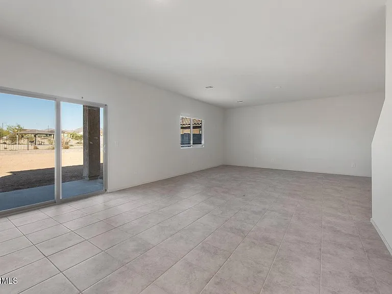 2428 S 246th Ln — Photo 3