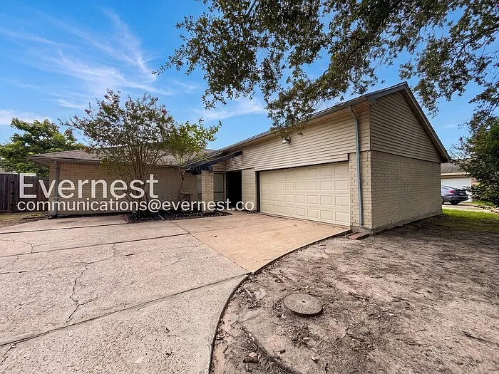 1334 Willersley Ln — Photo 1