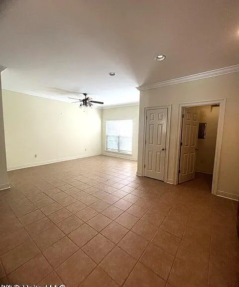 910 Jefferson Dr — Photo 5