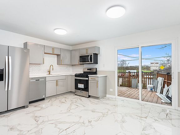 4th image of 22203 Brookwood Dr