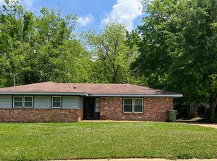 1857 Grove Hill Ln, Montgomery, AL 36106