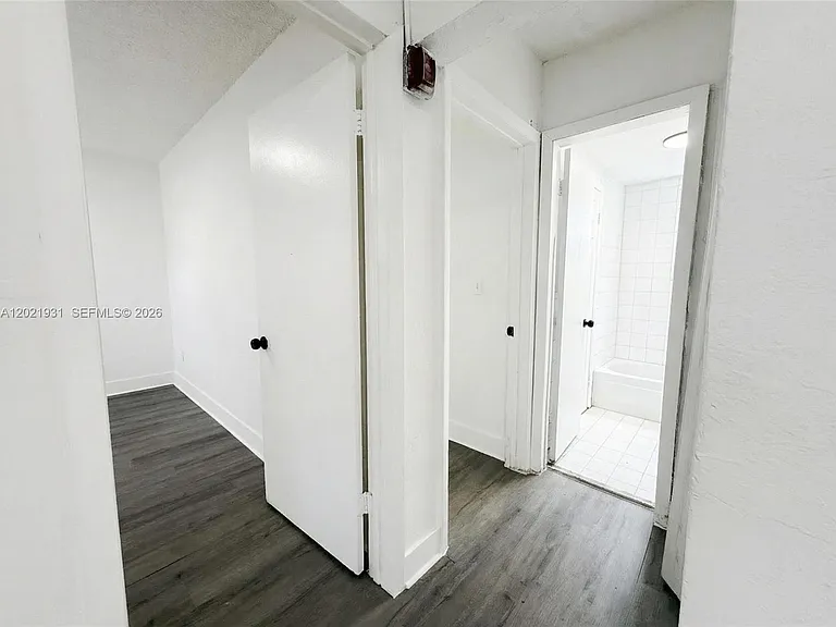 220 NW 11th Ter #3 — Photo 5