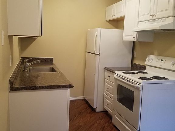 3rd image of 615 N Orchard St