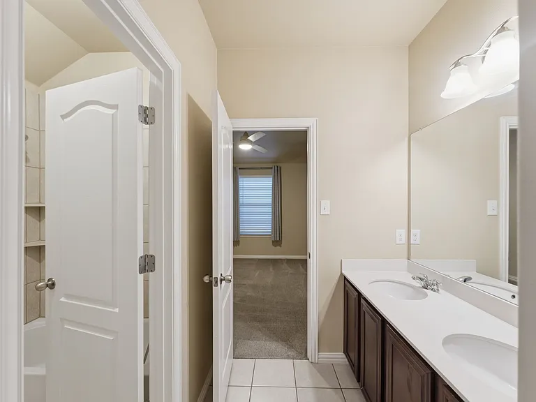 2208 Gregory Creek Dr — Photo 8