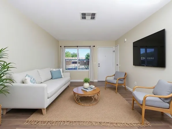 526 Greystone Ln, Hemet, CA