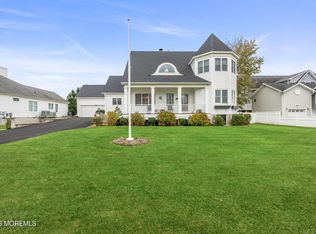 16 Anderson St, Monmouth Beach, NJ 07750