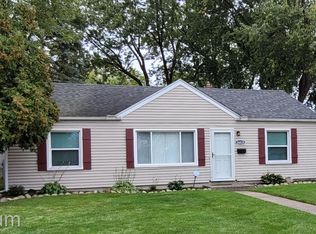 26035 Arlington St, Roseville, MI 48066