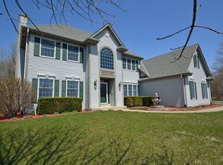 4535 S Hillview Dr, New Berlin, WI 53146