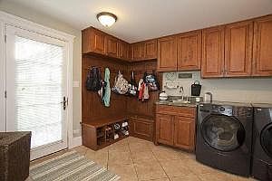 5th image of 7S621 Carriage Way Ct