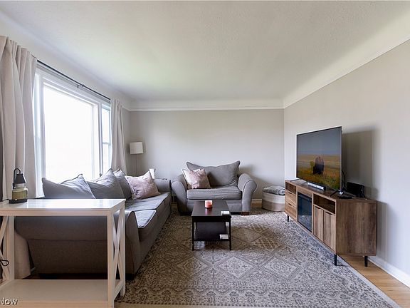 3rd image of 3003 Park Dr