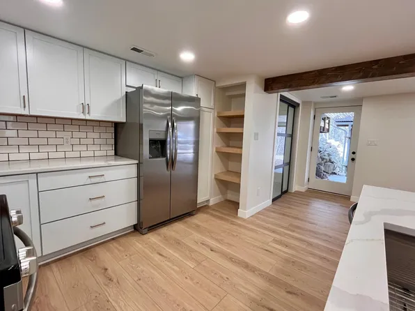 1039 Bluff Ave E, Shakopee, MN 55379