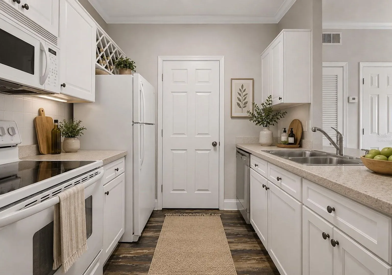 Charming Clearwater 1 Bedroom Condo with Secure Parking and Community Pool — Photo 2