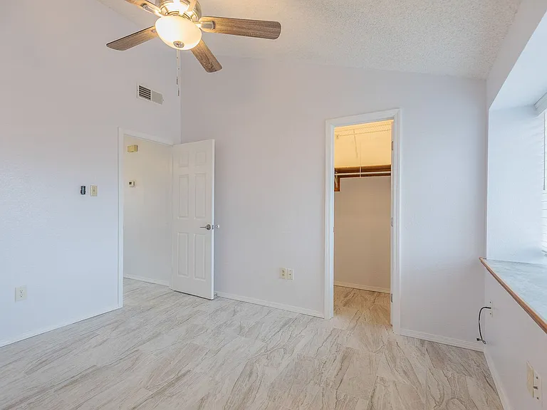 762 Stafford Ct — Photo 16