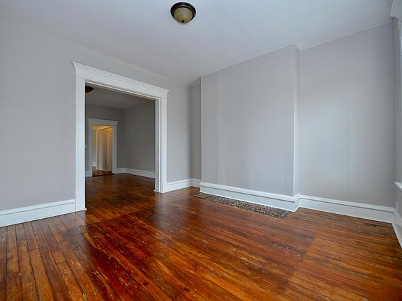 3rd image of 945 E Long St