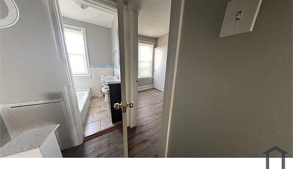 235 N Avondale St — Photo 20