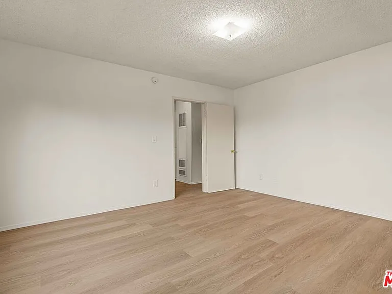 15540 Moorpark St #8 — Photo 10