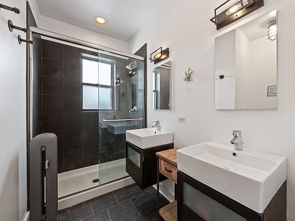 2nd image of 2128 N Oakley Ave APT 3