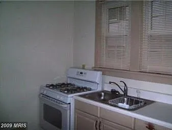 737 Maryland Ave — Photo 4