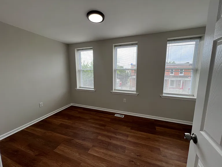5301 Maple Ave — Photo 8