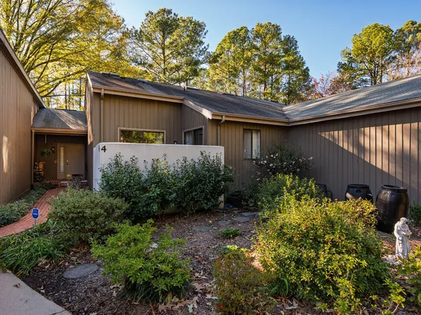 4 Wellesley Pl, Chapel Hill, NC 27517