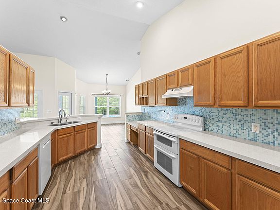 5th image of 3685 Starlight Ave