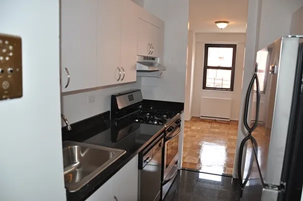 Rented by City Connections Realty | media 15