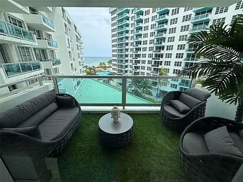 5151 Collins Ave #726 Photo 1
