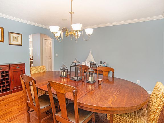 5th image of 8019 Kyley Ct SE