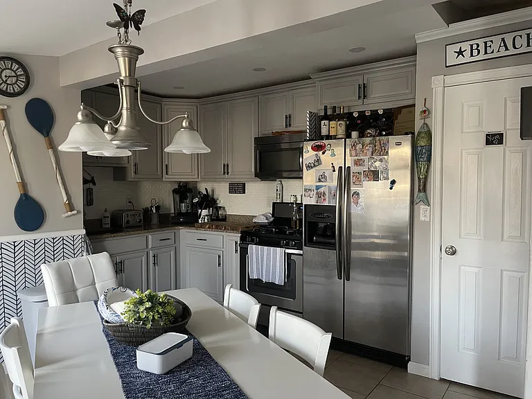 Sylvia Ln — Photo 26