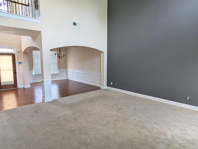 718 Erika Ln — Photo 4