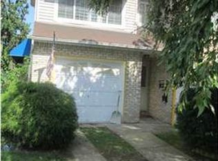 325 Willow Rd E, Staten Island, NY 10314