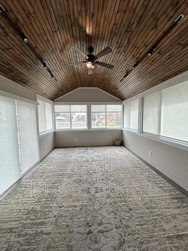 3 bed, 2.0 bath, 1496 sqft, $3,199 — Photo 2