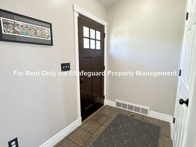 15052 S Manilla Dr — Photo 2
