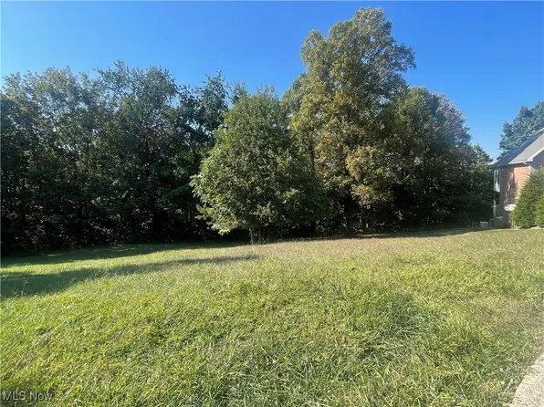 Pointe West Ct, Parkersburg, WV 26101