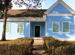 1515 S 2nd St, Floresville, TX 78114