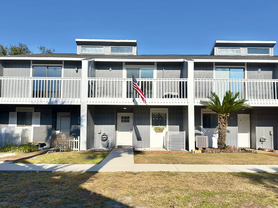 27 Court Dr