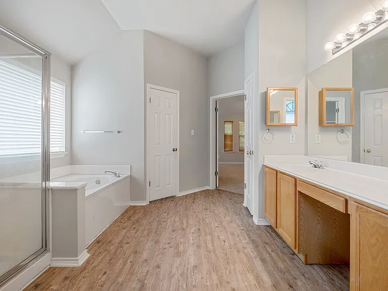 4229 Kingsburg Dr — Photo 24