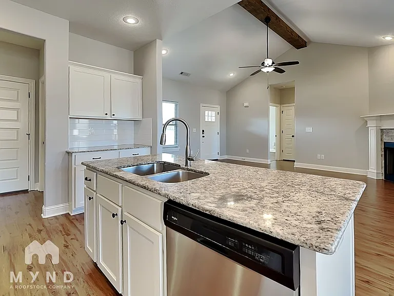 550 Captain Hopkins St — Photo 7