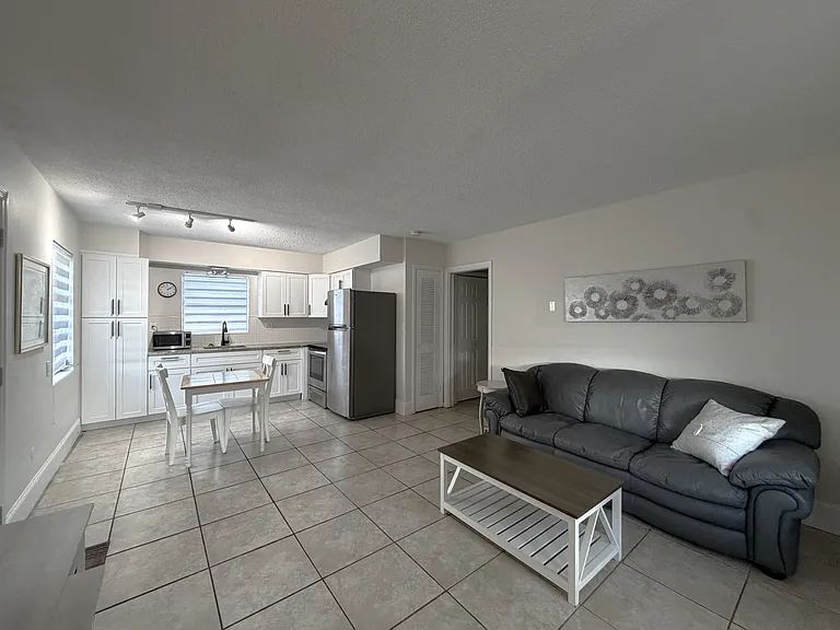 1196 Angle Rd #B — Photo 2