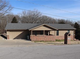 1411 Twin Lakes Dr, Rogers, AR 72756