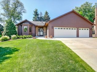 2215 Heritage Ln, New Brighton, MN 55112