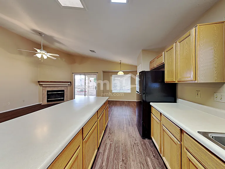 7607 S Wildberry Ave — Photo 3