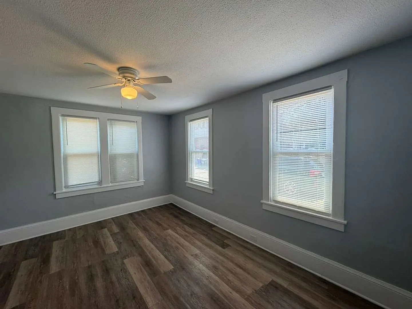 3130 W 33rd Street — Photo 3