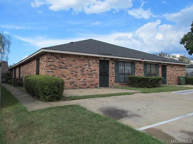 2nd image of 3600 Castle Ridge Rd