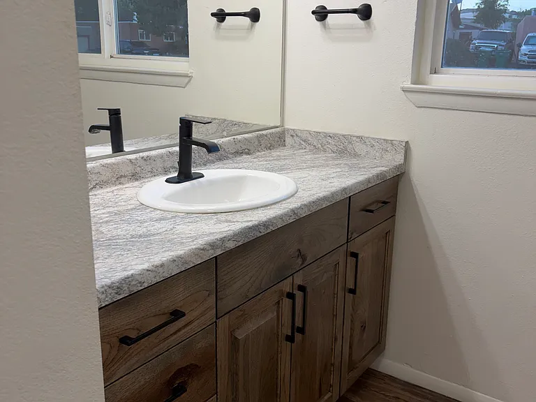 3910 Highland View Dr — Photo 2
