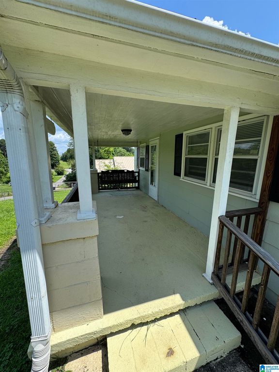 1013 Patterson St, Anniston, AL - View 2