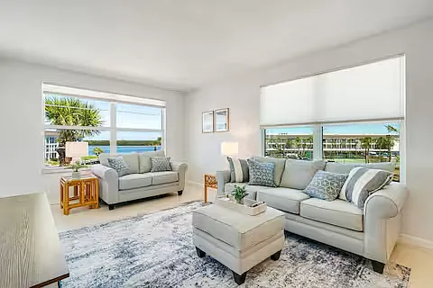 2 bed, 747 sqft, $7,000 — Photo 2