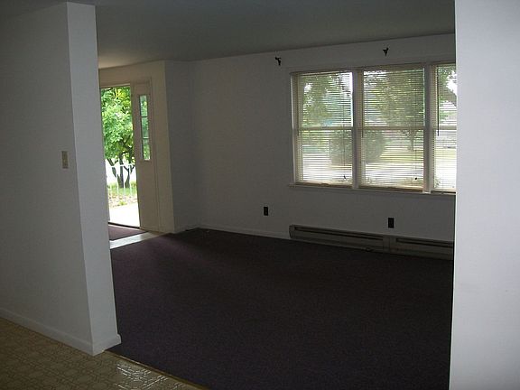 3rd image of 163165 Fairview Ave