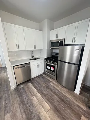 Rented by Maidman Realty Group LL | media 8