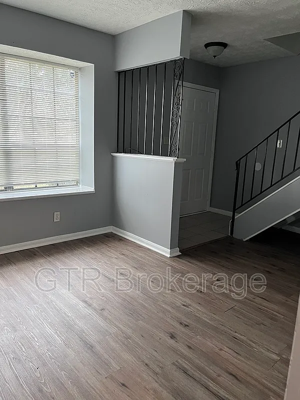 Building Photo - 2584 Stratford Ln